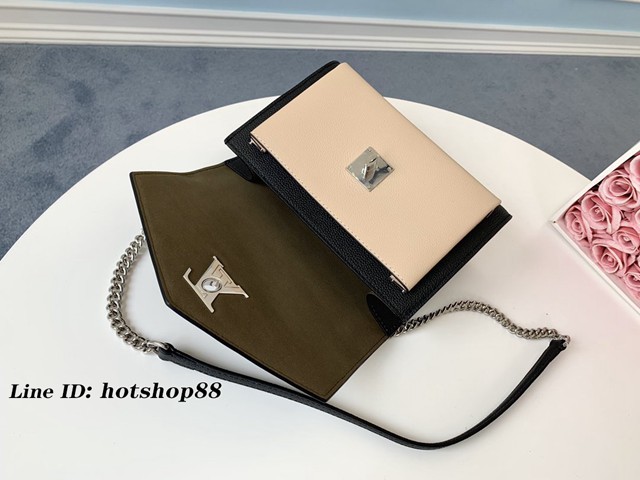 路易威登LV女包 M55522 Mylockme BB手袋 LV全皮綠白鏈條小號女士郵差包 xxlv1957